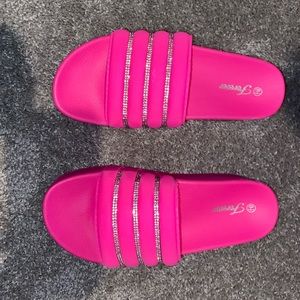 Pink women’s 8 slide